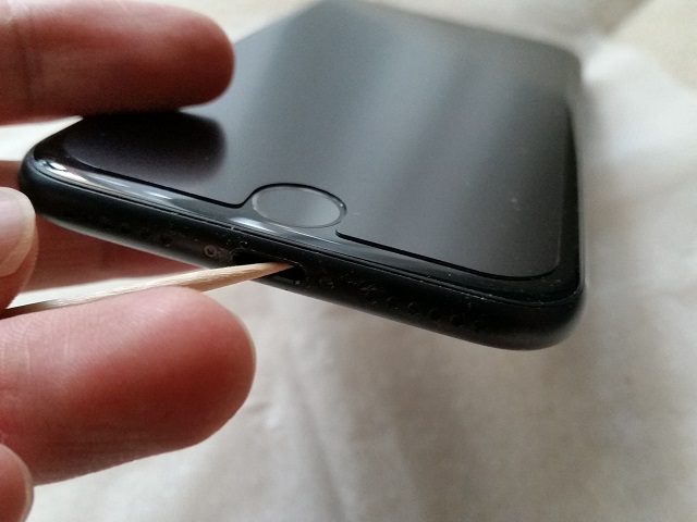 スマホは結構汚れている 手元のiphone 7を細かいところまで掃除してみた Gucchi23 Blog